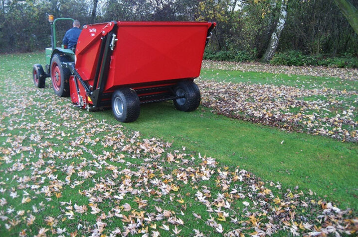 Afbeelding bij Redexim Turf Tidy makes light work of leaf clearance