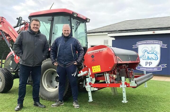 Afbeelding bij New Verti-Drain® 2519 helps Preston North End in the race against ‘tine’!